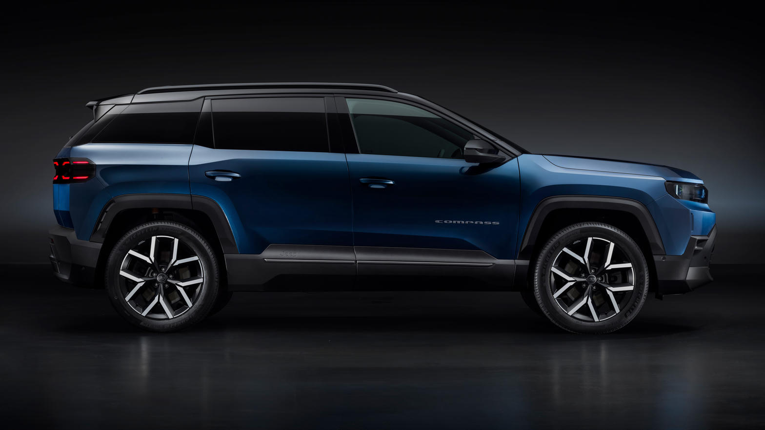 2026 Yeni Jeep Compass yan görünüm